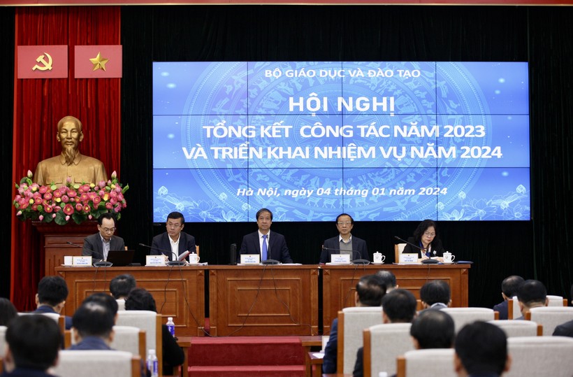 Năm 2024 tiếp tục đổi mới Giáo dục; giữ ổn định học phí