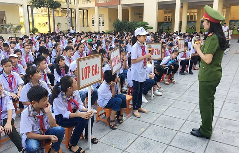 Cơ quan Công an tuyên truyền pháp luật, phòng chống bạo lực học đường trong các trường học.