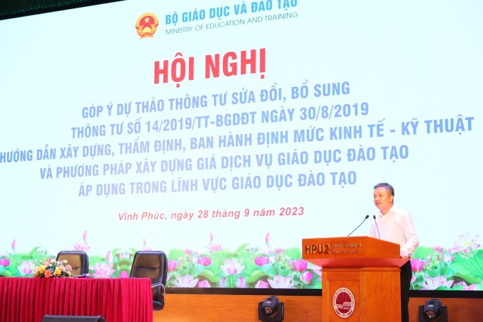 Giá dịch vụ giáo dục đào tạo được tính theo công thức nào?