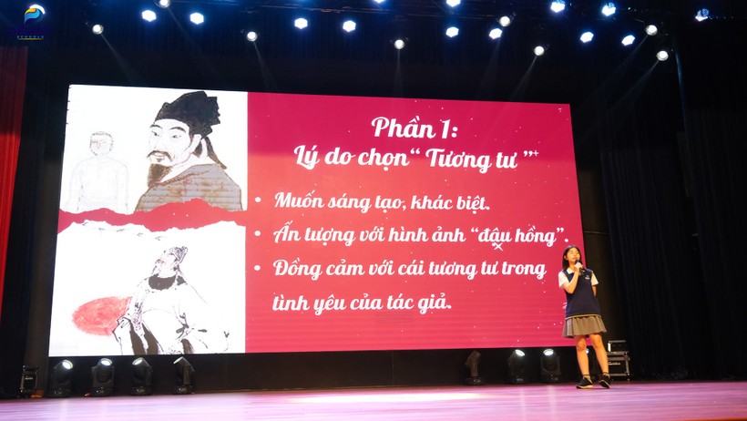 Học sinh Dewey báo cáo dự án Ngữ văn sử dụng năng lực song ngữ để dịch các tác phẩm thơ phương Đông và phương Tây.