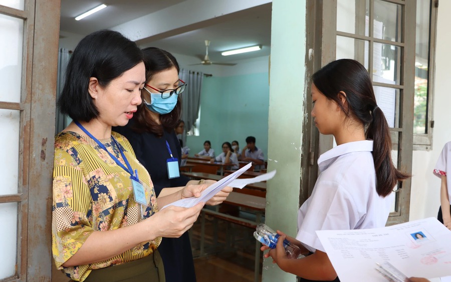 Tuyển sinh vào lớp 10 THPT: Bộ GDĐT "tuýt còi" các địa phương bổ sung Bộ GDĐT "tuýt còi" các địa phương bổ sung nội dung không đúng quy định