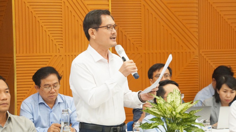 PGS.TS Nguyễn Tất Toàn, Hiệu trưởng Trường Đại học Nông Lâm TPHCM chia sẻ tham luận. Ảnh: Mạnh Tùng