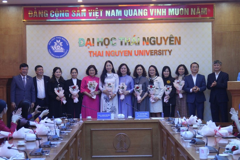 Đại học Thái Nguyên gặp mặt nữ cán bộ quản lý, nhà giáo ưu tú