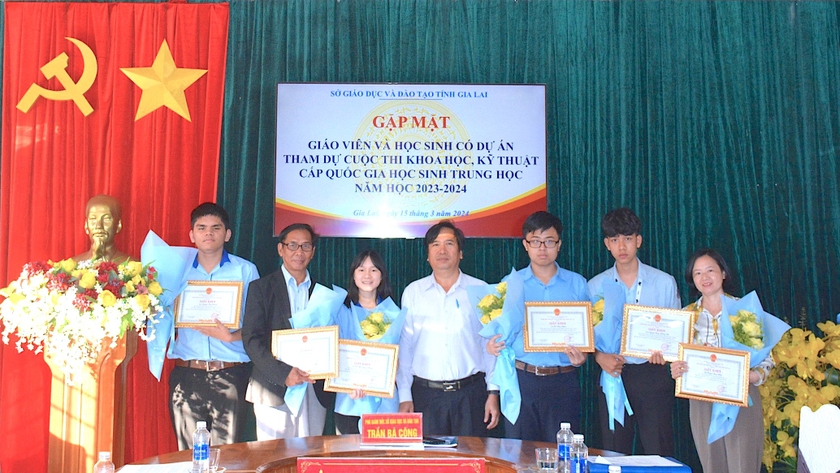 Gặp mặt, tuyên dương giáo viên và học sinh có dự án tham gia Cuộc thi Khoa học, kỹ thuật cấp quốc gia