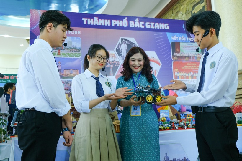 Học sinh tụ về sân chơi khoa học kỹ thuật lớn nhất cả nước