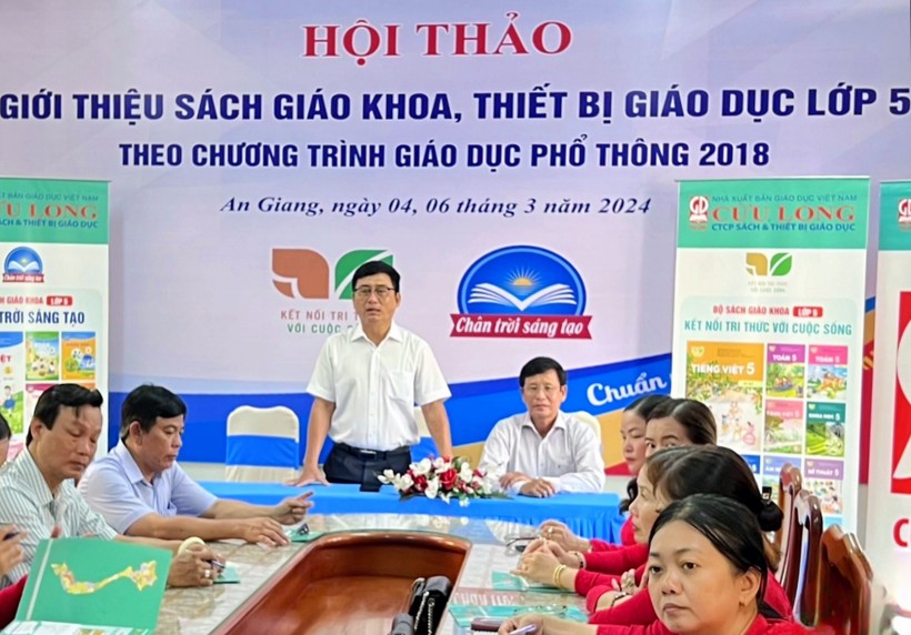 Hơn 2.400 cán bộ quản lý và giáo viên An Giang tiếp cận sách giáo khoa lớp 5