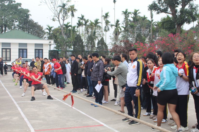 Đội Phân hiệu Đại học Thái Nguyên tại Hà Giang tham gia thi đấu vòng loại môn Kéo co.