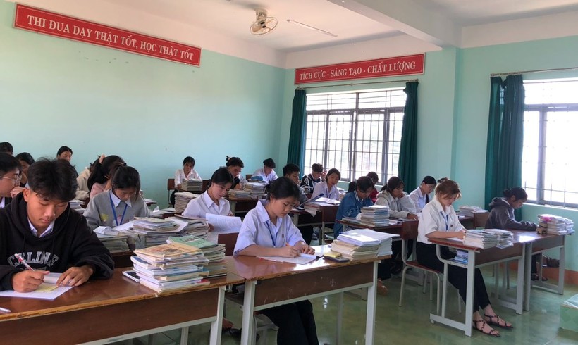 Tiết học của cô trò Trường PTDTNT THCS &amp; THPT huyện Đăk G’long. Ảnh NTCC