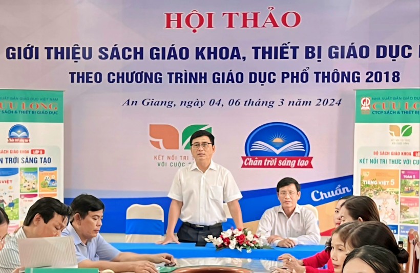 Ông Nguyễn Quốc Khanh - Phó Giám đốc Sở GD&amp;ĐT An Giang phát biểu khai mạc hội thảo.