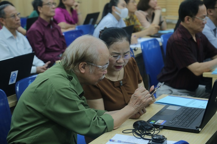 Học tập suốt đời là quyền lợi và trách nhiệm của mỗi công dân. Ảnh: Sỹ Điền