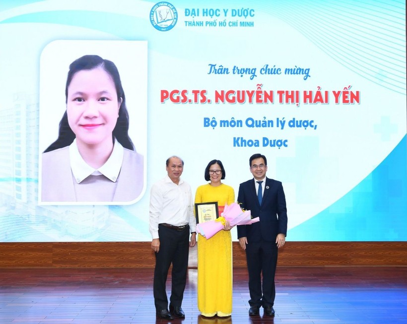 Lễ công bố quyết định bổ nhiệm các phó giáo sư năm 2023 của Trường Đại học Y Dược TPHCM. Ảnh: UMP