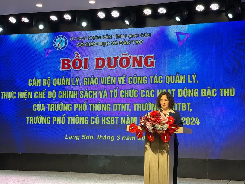 Bà Phan Mỹ Hạnh - Phó giám đốc Sở GD&amp;ĐT tỉnh Lạng Sơn phát biểu.