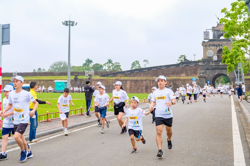 Các vận động viên tham gia giải chạy ở nhiều cự ly: 3km dành cho sinh viên nam và nam sinh THPT; 1,5km dành cho nam sinh THCS, sinh viên nữ, nữ sinh THPT và nữ sinh THCS.