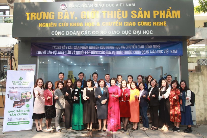 Gian trưng bày các sản phẩm nghiên cứu khoa học và chuyển giao công nghệ của Công đoàn Giáo dục Việt Nam tại số 2 phố Trịnh Hoài Đức, quận Ba Đình, Hà Nội.