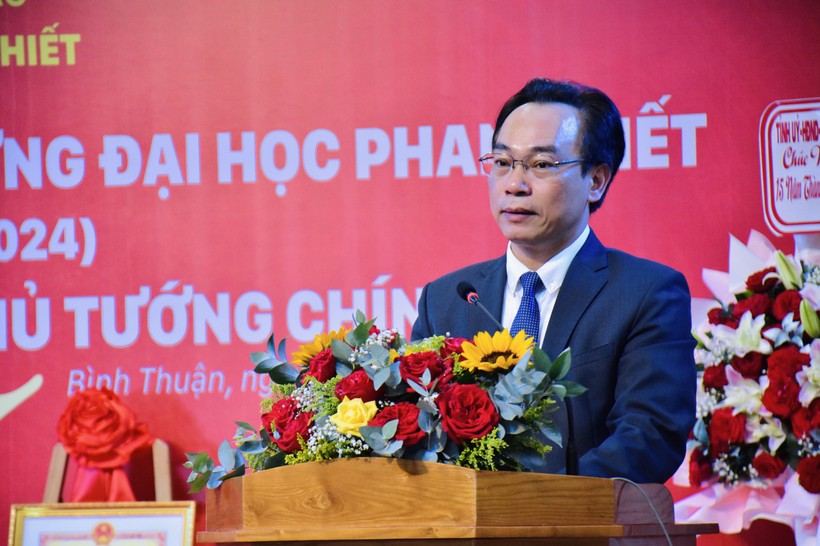 Thứ trưởng Hoàng Minh Sơn phát biểu chúc mừng tại buổi lễ. Ảnh: T.Thúy