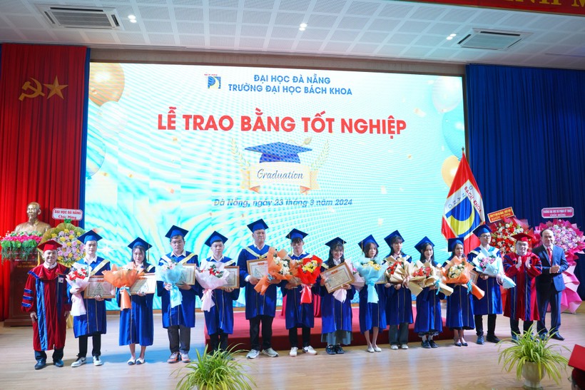 Trường ĐH Bách khoa Đà Nẵng trao bằng tốt nghiệp đợt 1 năm 2024