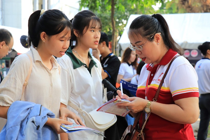 Trường nghề 'chạy đua' tuyển sinh