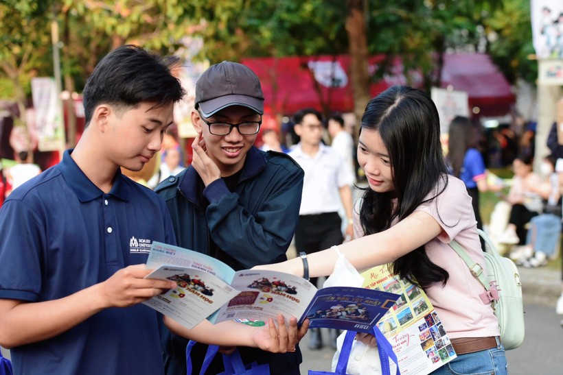 Xét tuyển bằng chứng chỉ ngoại ngữ quốc tế: Bài toán công bằng cho thí sinh