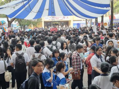 Live Tuyển sinh ĐH khối ngành kinh tế, ngân hàng và luật có gì mới?