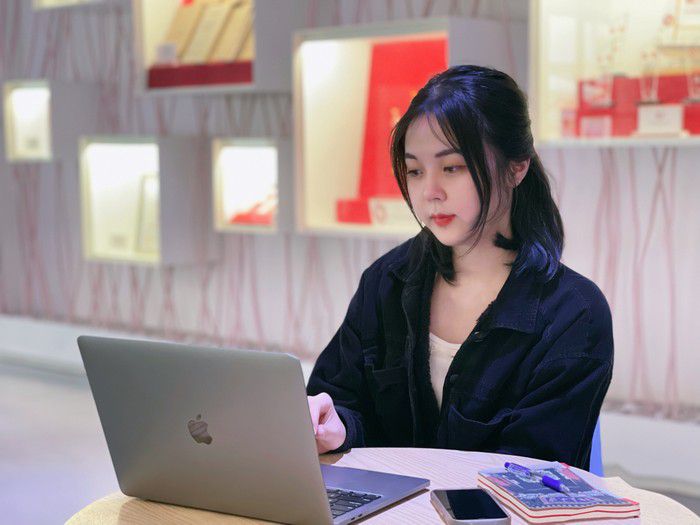 Nguyễn Mai Chi - Nữ sinh Đại học Ngoại thương xuất sắc giành học bổng đại học top đầu thế giới