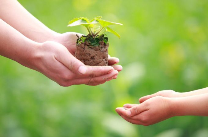 Hạnh phúc là khi mang lại hạnh phúc cho người khác. Đừng ích kỷ, mà hãy quan tâm tới người khác, bạn cũng sẽ nhận được sự quan tâm từ họ