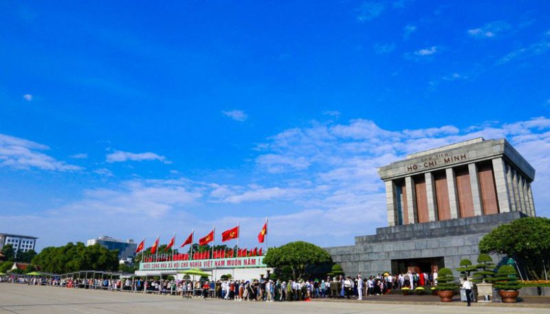 Cảm thụ văn học: 'Viếng lăng Bác' - tâm nhang thành kính dâng Người